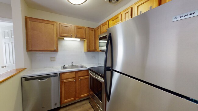 Building Photo - 350 Engamore Ln