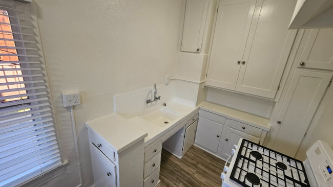 Building Photo - 4530 Normandie Ave