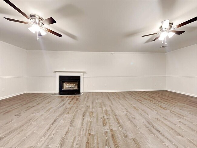 Building Photo - 982 Forest Glen