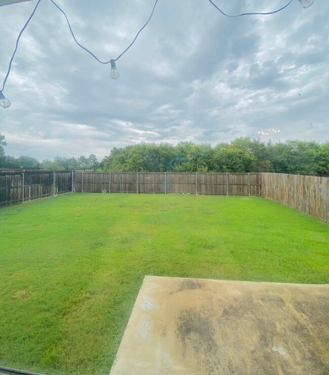 Building Photo - 2760 Indian Oak Dr