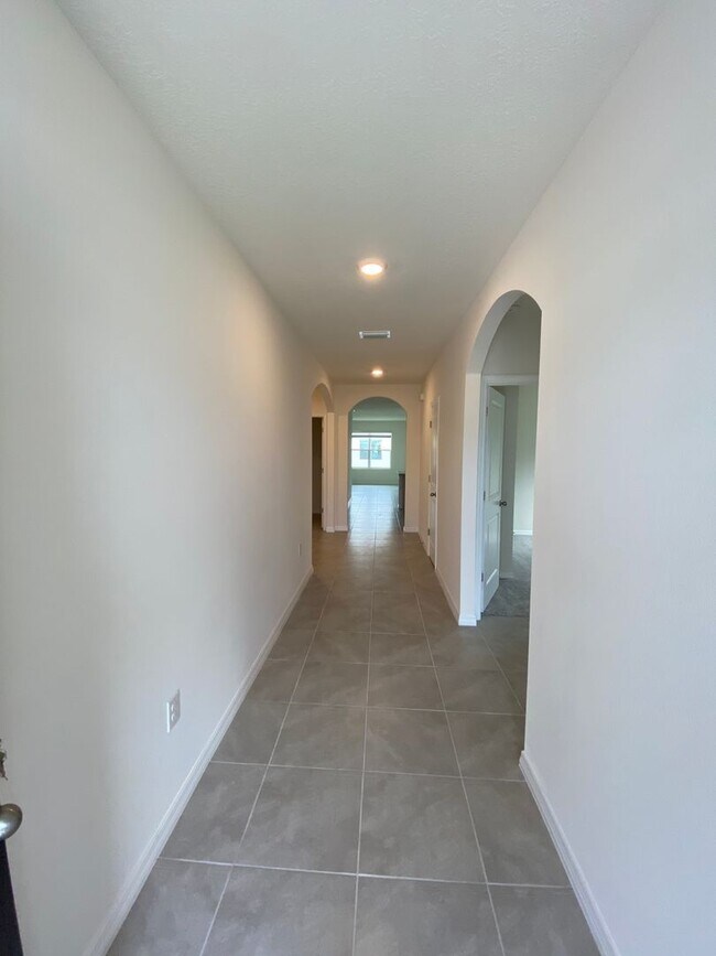 Building Photo - NOT AVAILABLE TO SHOW UNTIL APRIL 3rd. Desirable SE Ocala Neighborhood - Lake Diamond-North - 4/2...