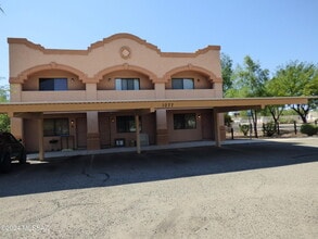 Building Photo - 1077 N Riverside Dr