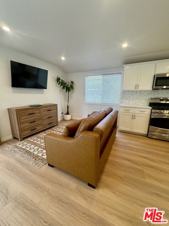 Foto del edificio - 132 N Carson Rd