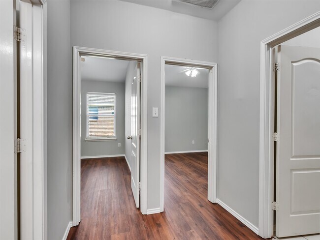 Foto del edificio - 3417 Cypress Village Dr