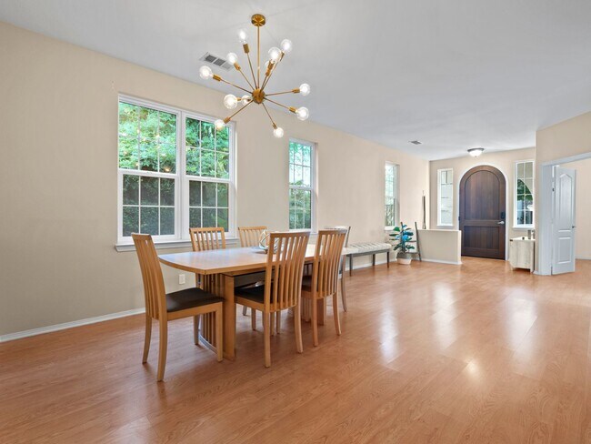 Foto del edificio - Cozy Stevenson Ranch Home on a Quiet Cul-De-Sac