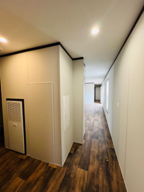 Building Photo - 9477 Lansdowne Rd