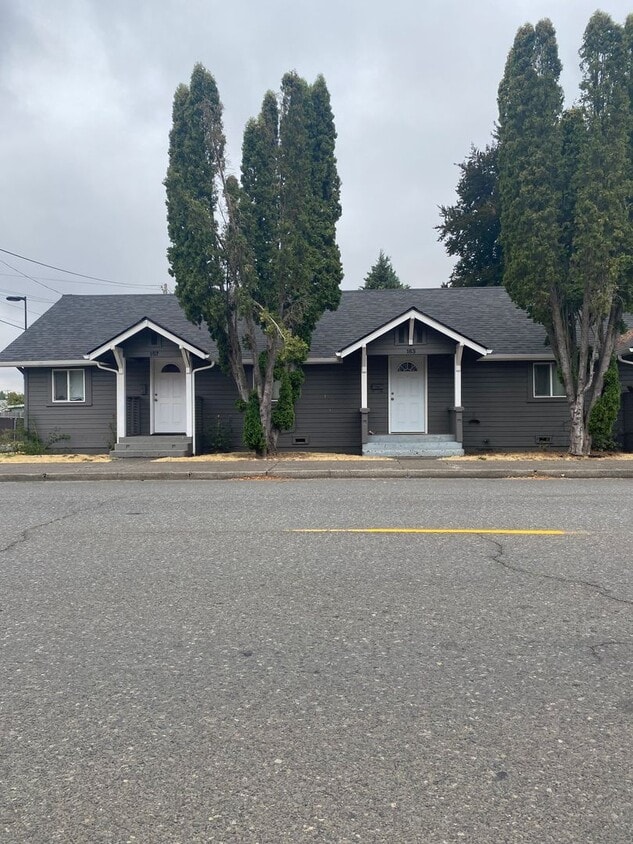 Primary Photo - 1 Bedroom Apartment!