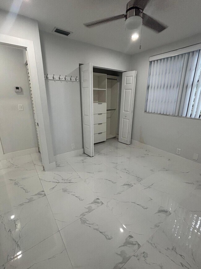 Building Photo - 2860 Coral Springs Dr