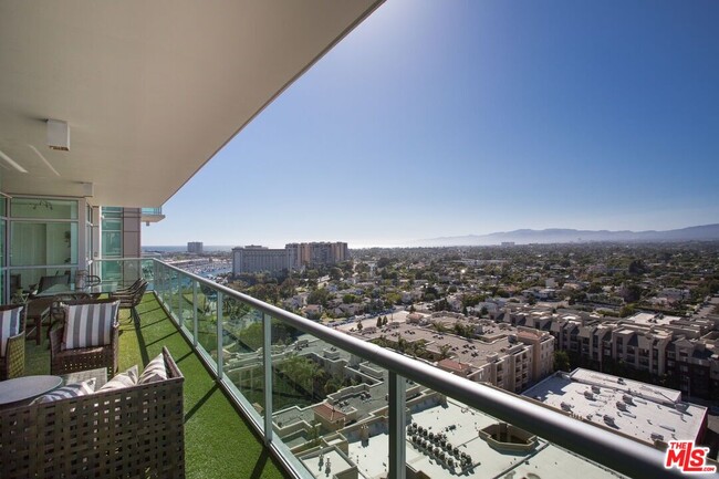 Foto del edificio - 13700 Marina Pointe Dr