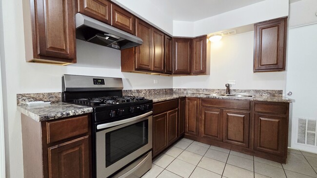 Kitchen - 10200 S Crandon Ave