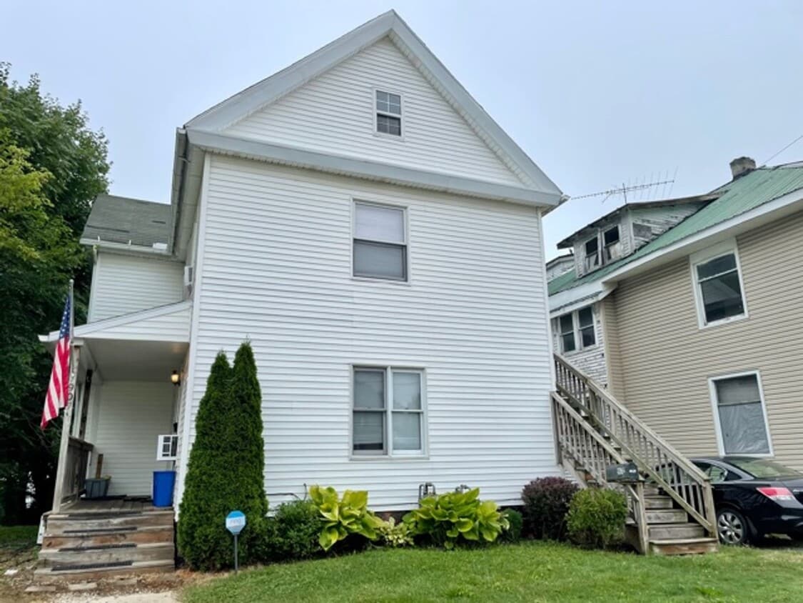 907907 1/2 Union St Unit 907 1/2, Ashland, OH 44805 Room for Rent in