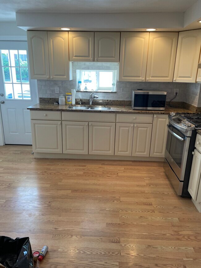 Kitchen - 24 Highland Ave