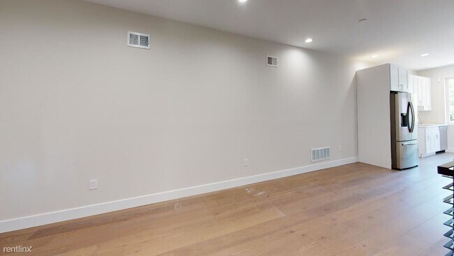 Building Photo - 3 br, 3 bath House - 2130 N 5th ST