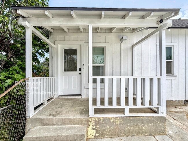 Building Photo - 3048 Guirado St
