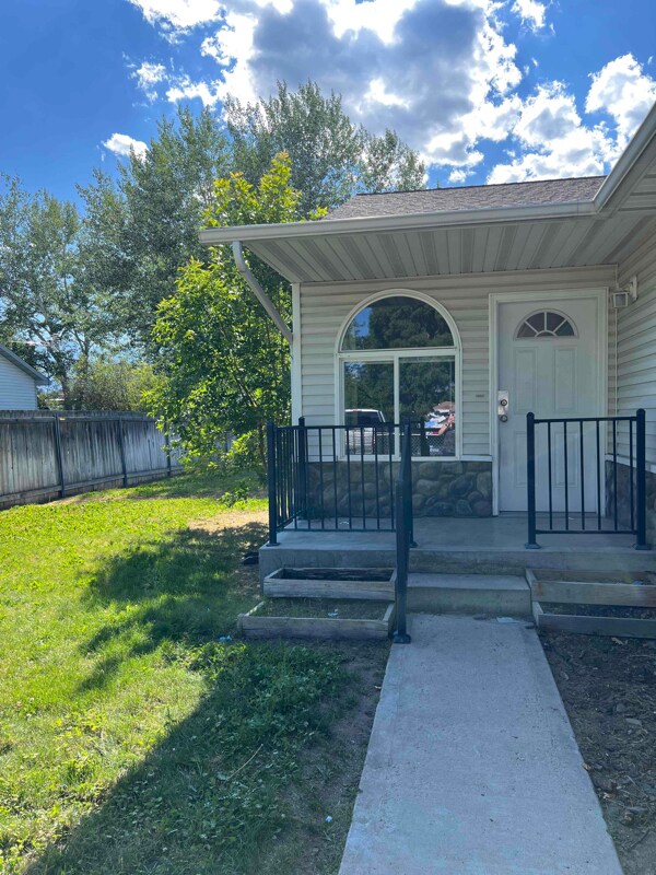 Primary Photo - 203 A Glenroy St