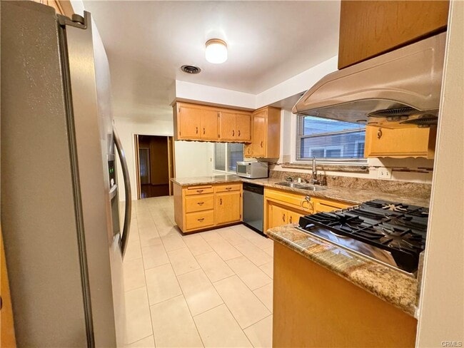 Building Photo - 15909 Vincennes St