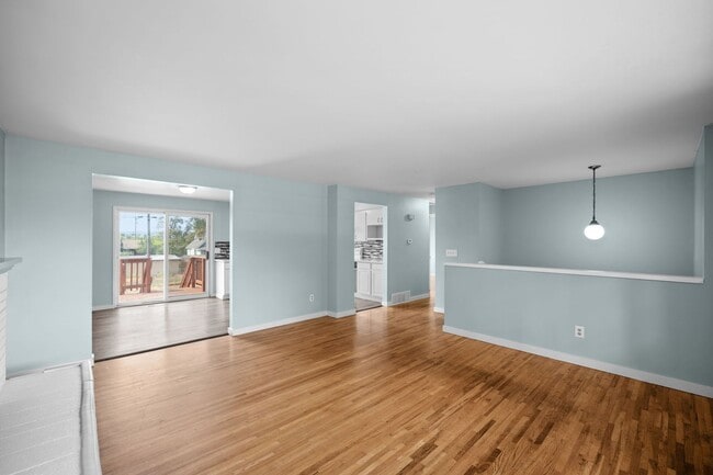 Building Photo - 4 Bedroom Northeast Spokane Home - Availab...