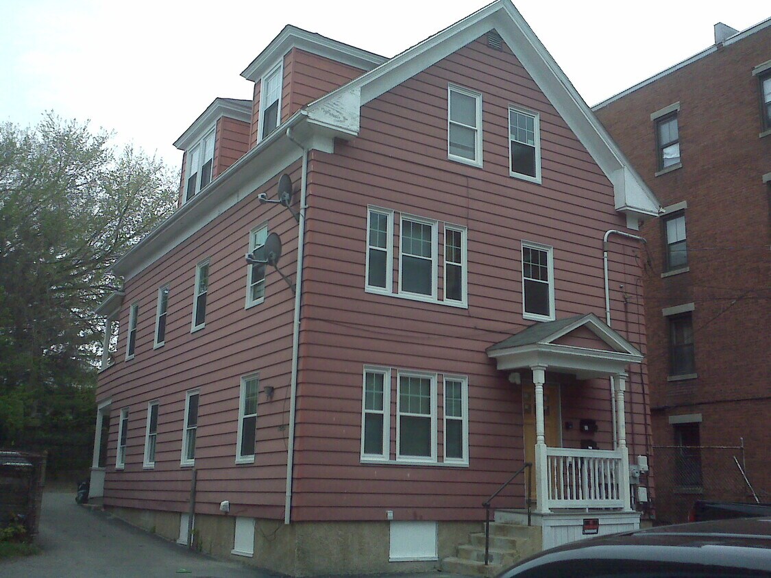 Primary Photo - 15 1/2 Palmer St