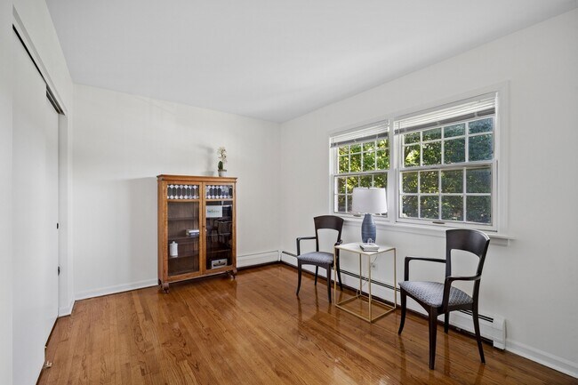 Foto del edificio - 1777 Dewes St