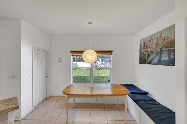 Foto del edificio - 10360 Cypress Trail Dr