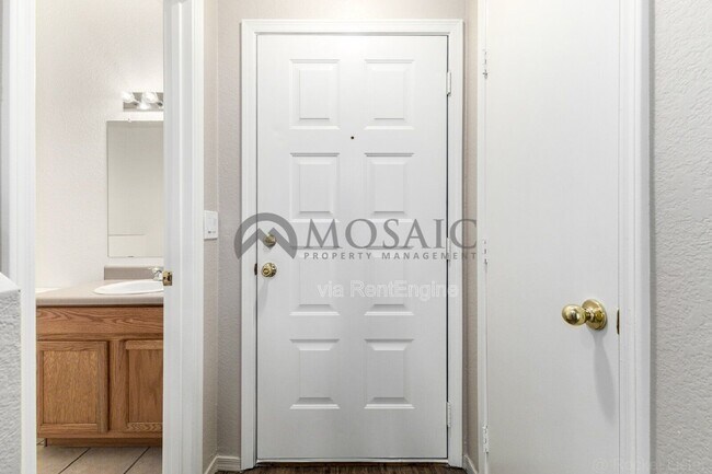 Foto del edificio - 280 S Elizabeth Way