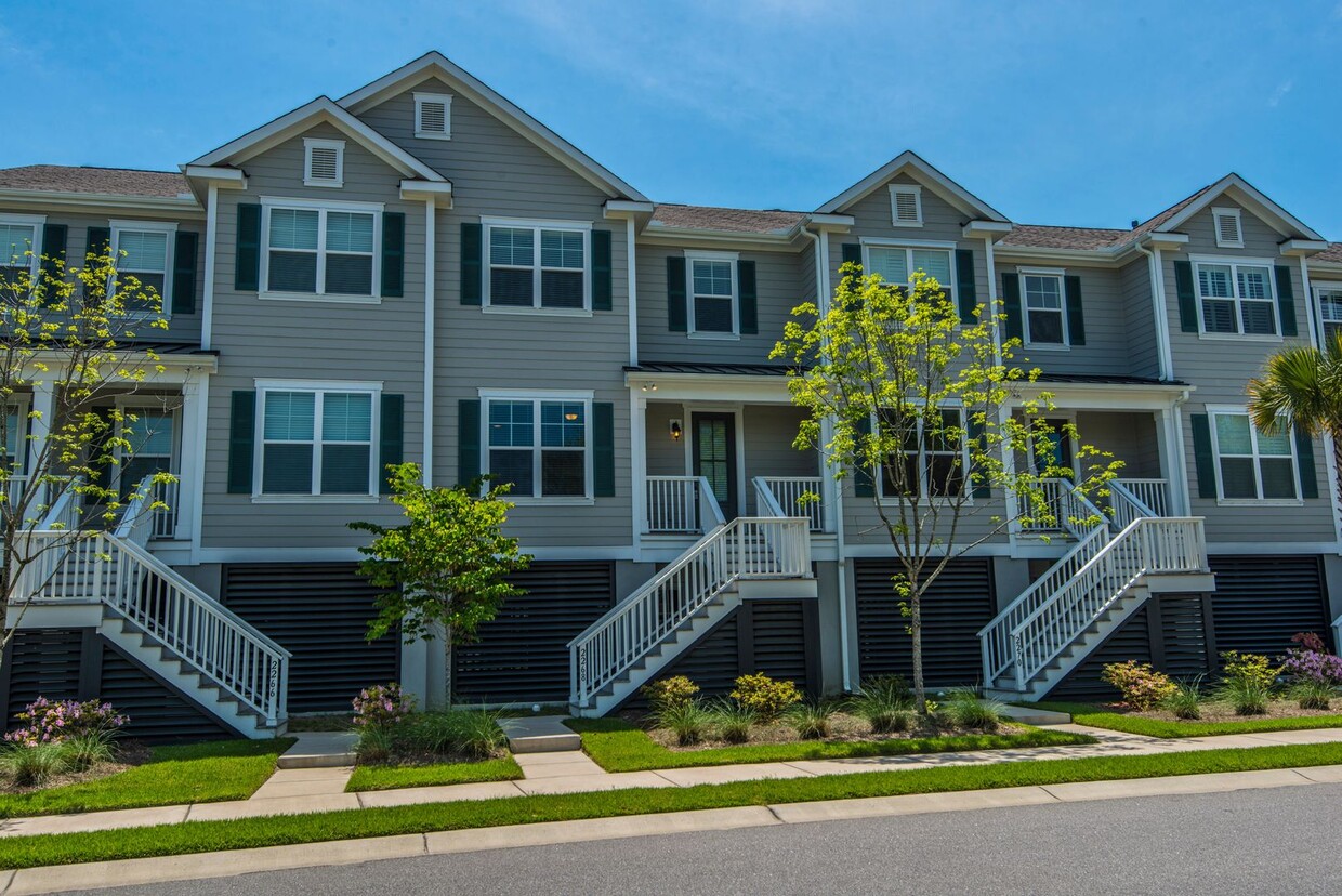 Primary Photo - Beautiful Oyster Point Townhome - Mt. Plea...