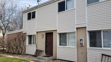 Building Photo - 900 S Curtis Rd