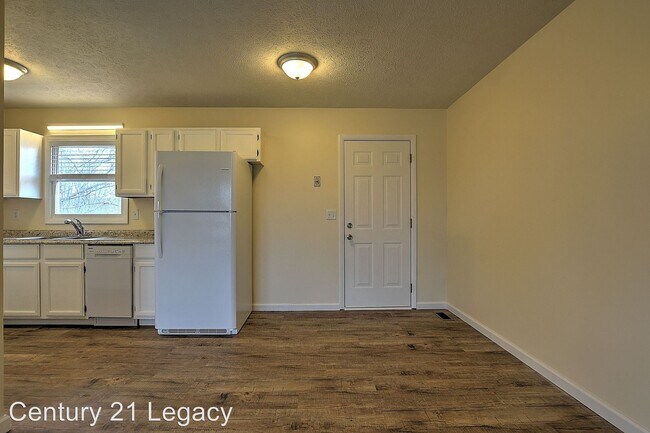 Building Photo - 3 br, 1 bath House - 525 Berry Ridge Road