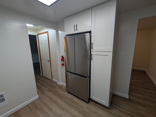 Frigorífico de encimera con despensa - 469 Reed St