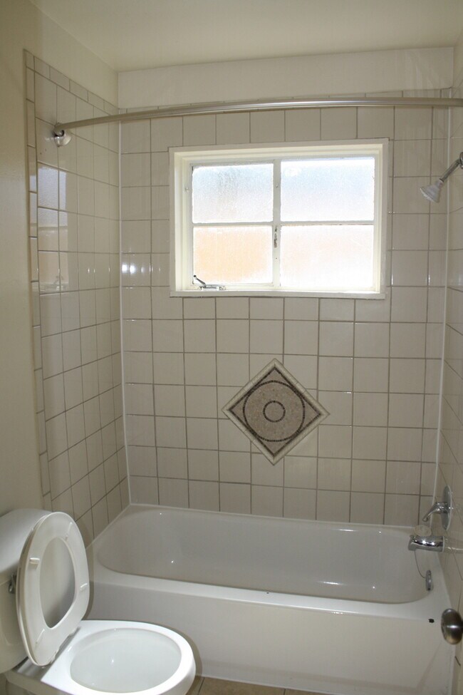 Building Photo - Newly Remodeled Triplex with Garage Parking!