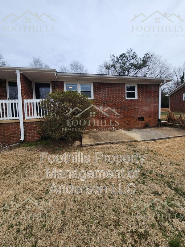 Foto principal - 202 Kennemore St