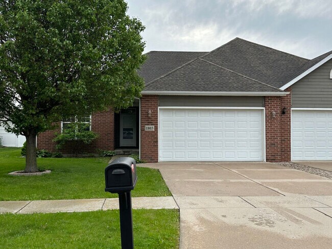 Building Photo - 1803 Periwinkle Dr