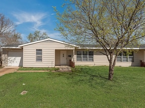 Building Photo - 165 Eisenhower Blvd