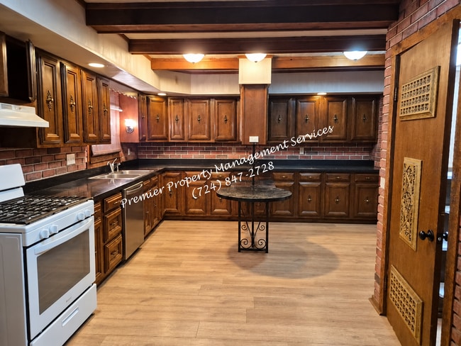 Foto del edificio - 3811 Sunflower Rd
