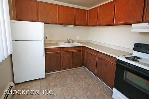 Building Photo - 2321 S Race St