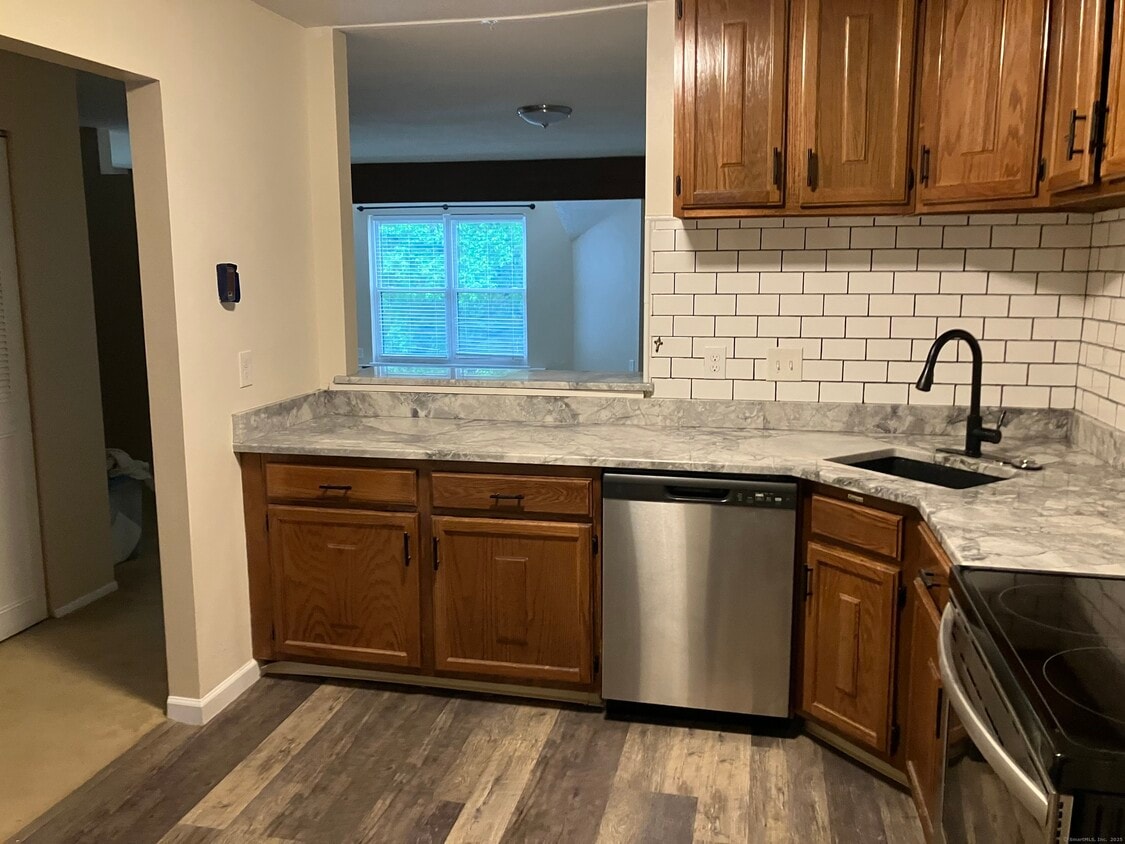 Primary Photo - 108 Wellington Dr
