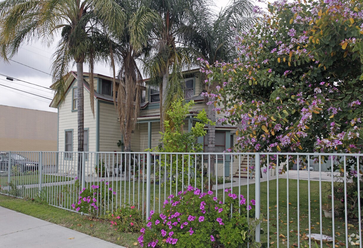 Primary Photo - 459 N La Cadena Dr