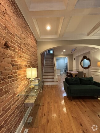 Building Photo - 143 N Kenwood Ave