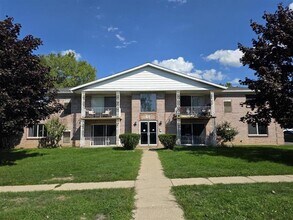 Building Photo - 61 Oakridge Dr