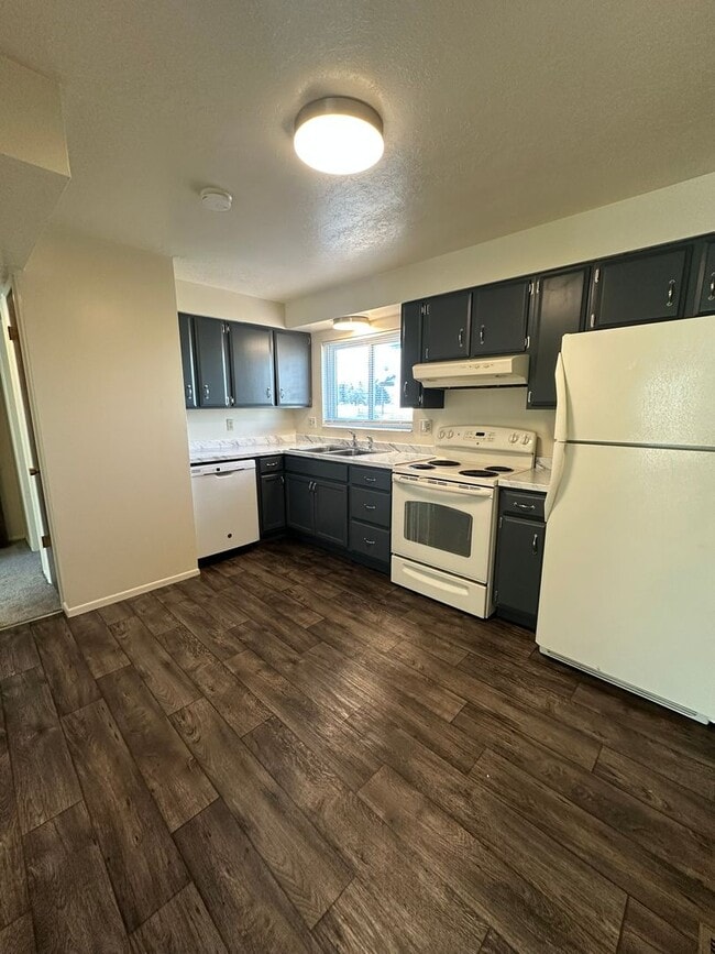 Building Photo - 700 700 W