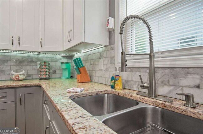 Foto del edificio - 1547 Willowbrook Dr SW