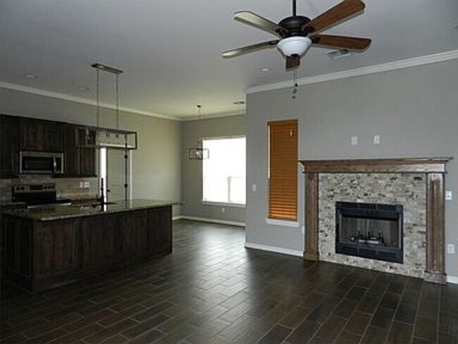 Foto del edificio - 407 Northeast Mountain Meadow Drive