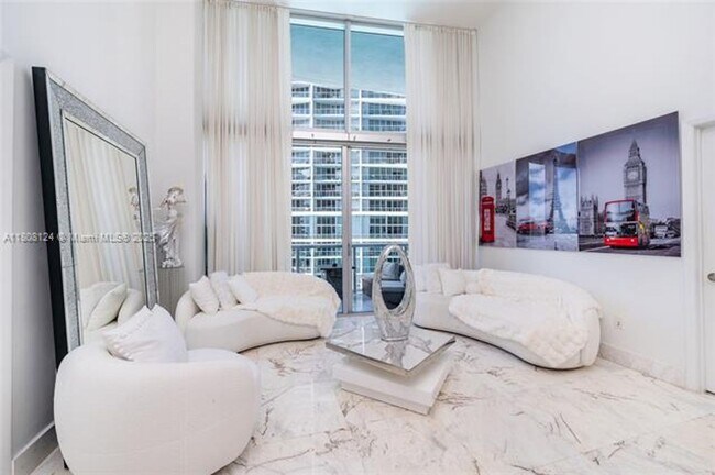 Building Photo - 475 Brickell Ave