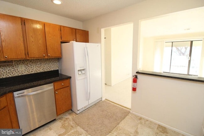 Building Photo - 45 Mendrey Ct
