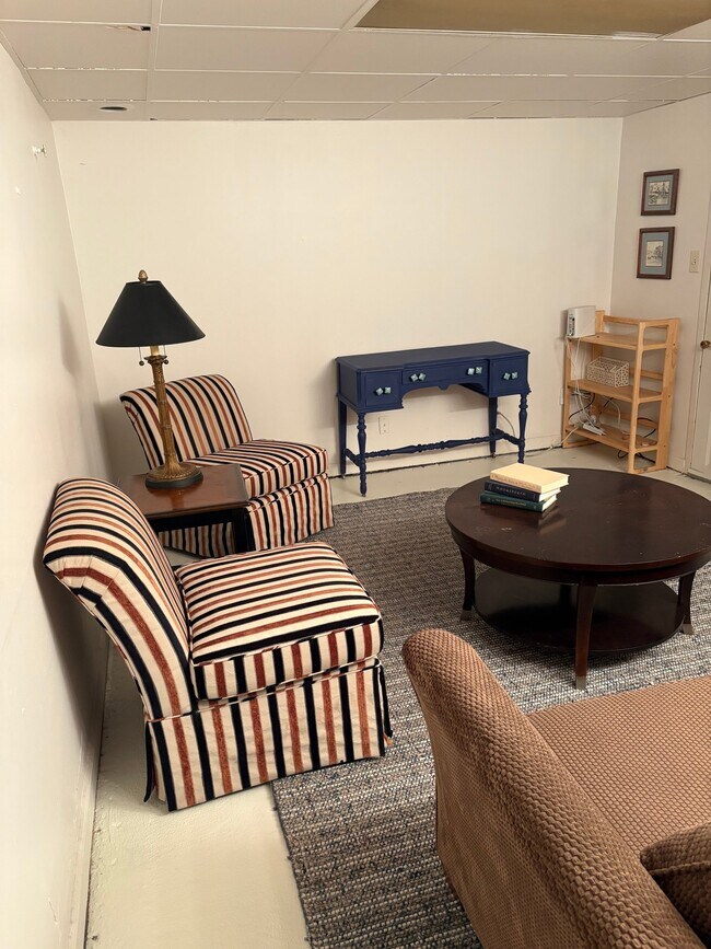 Building Photo - 275 Doeskin Trl