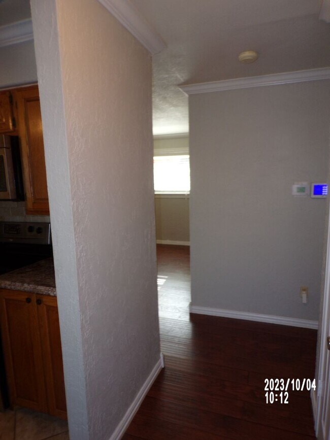 Building Photo - Country Club West. $250.00 off 1st full mo...