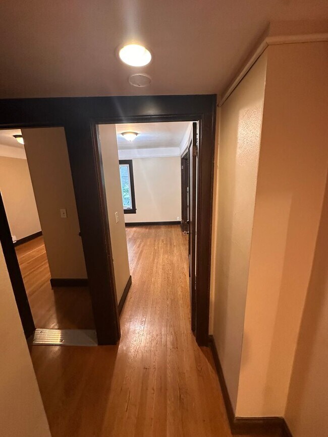 Building Photo - Bungay 22nd Ave Apartments - UW