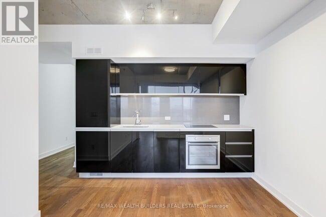 Building Photo - 20 Minowan Miikan Ln