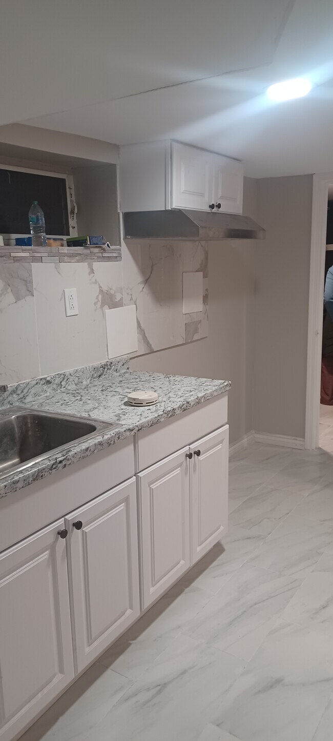 Building Photo - 240 N Cottage St