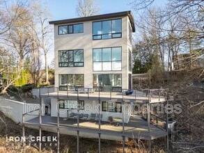 Building Photo - 910 Rockhold Dr